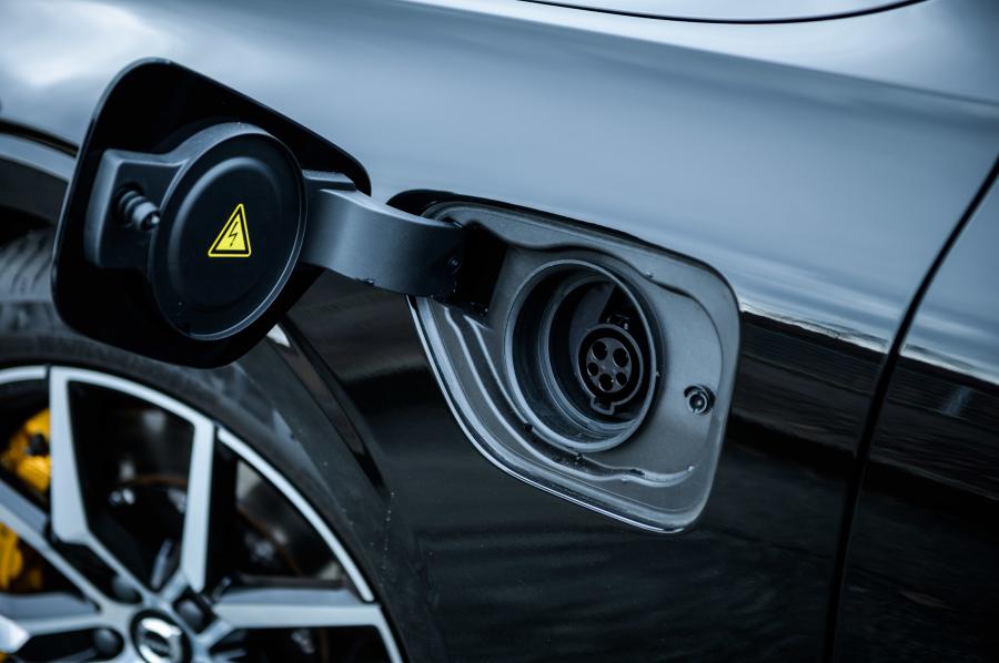 Детали экстерьера Volvo S60 T8 Polestar Engineered 2019 года  (JP) (фото 3 из 21)